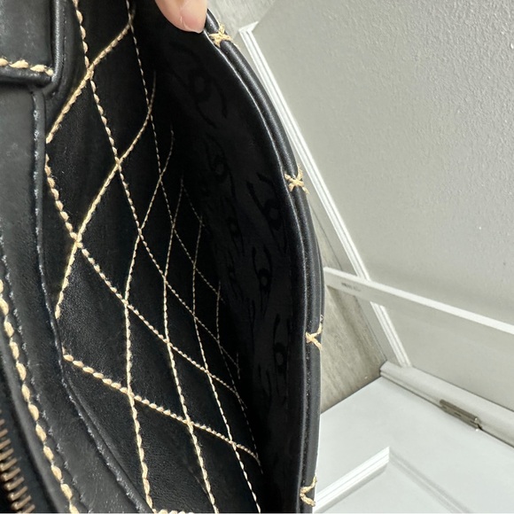 Authentic CHANEL
Black Leather Wild Stitch Boston Bag-preowned - Picture 8 of 11